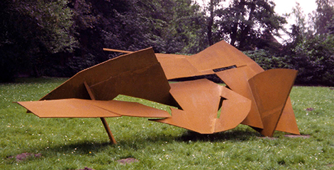 Große Liegende, 1990 Stahl, 140 x 140 x 350 cm Staatliche Kunstsammlungen Dresden - Albertinum
